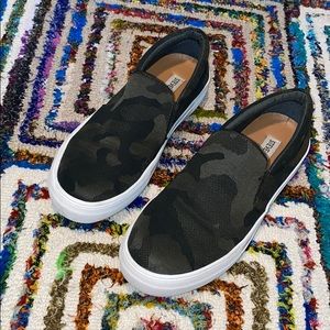 Near brand new camo Steve Madden slip ons